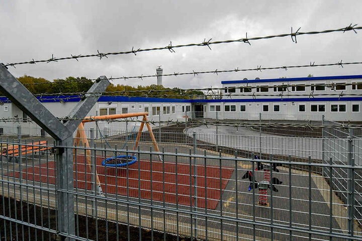 Hamburg war schneller: Am dortigen Flughafen gibt es bereits einen
Ausreisegewahrsam. In Sachsen dauert es noch.