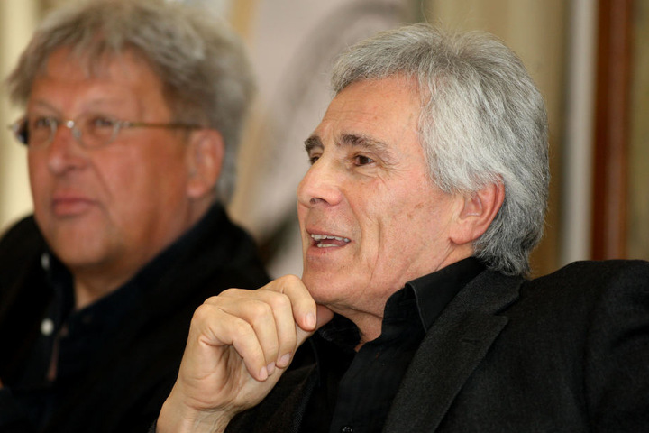 Gojko Mitic ist heute 76. Nun soll er Winnetous Vater spielen. Bis 2006 stand
er als „Winnetou“ bei den Karl-May-Spielen in Bad Segeberg auf der
Bühne.
