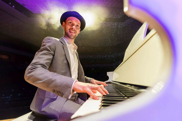 Martin Schmitt (31) ehrt Udo Jürgens mit einer großen Gala in der Chemnitzer Stadthalle.