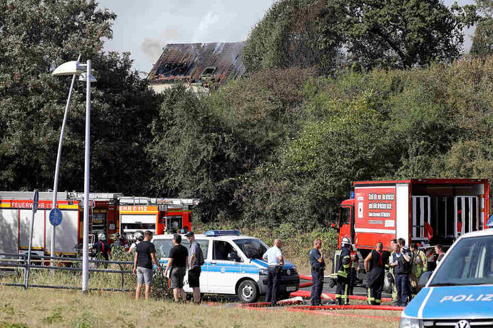 300 bis 400 Einsatzkräfte hatten alle Hände voll zu tun, um den Flammen Herr zu werden und die Verletzten zu versorgen.
