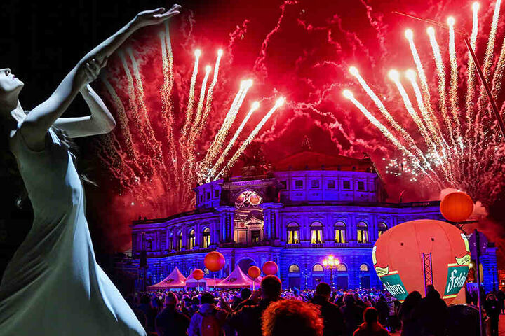 Feuerwerk zur Eröffnung.