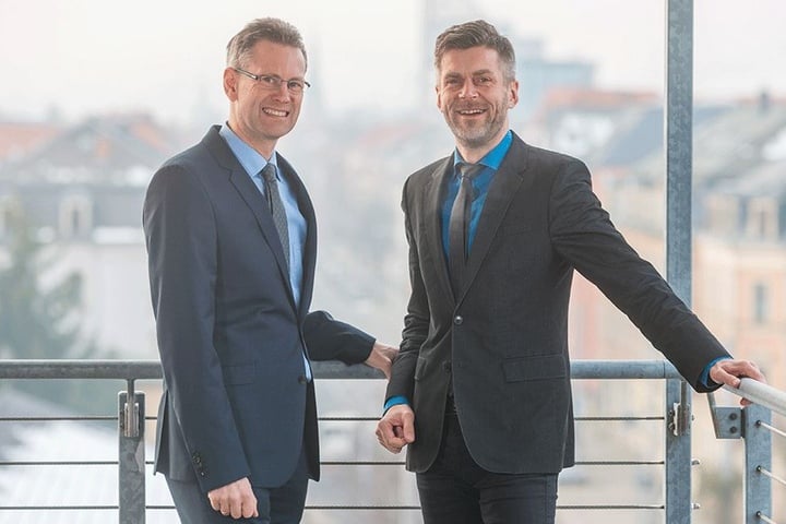 Steuern in eine digitale Zukunft: die DVB-Bosse Andreas Hemmersbach (49, l.) und Lars Seiffert (48).