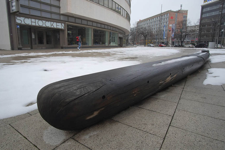 Die Holzbänke vorm SMAC sind für viele Stein des Anstoßes. Trotzdem sollen
30.000 Euro für die Kunst im öffentlichen Raum reserviert werden.