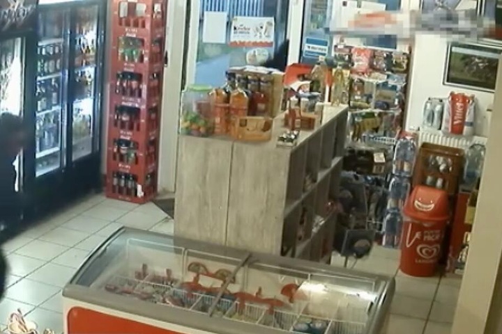 Nach dem Überfall flüchteten die zwei Brutalos zu Fuß.