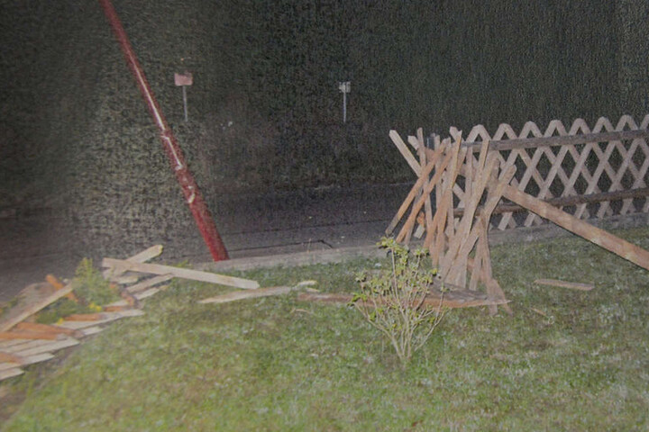 So zertrümmert fand die Polizei die Unfallstelle vor.