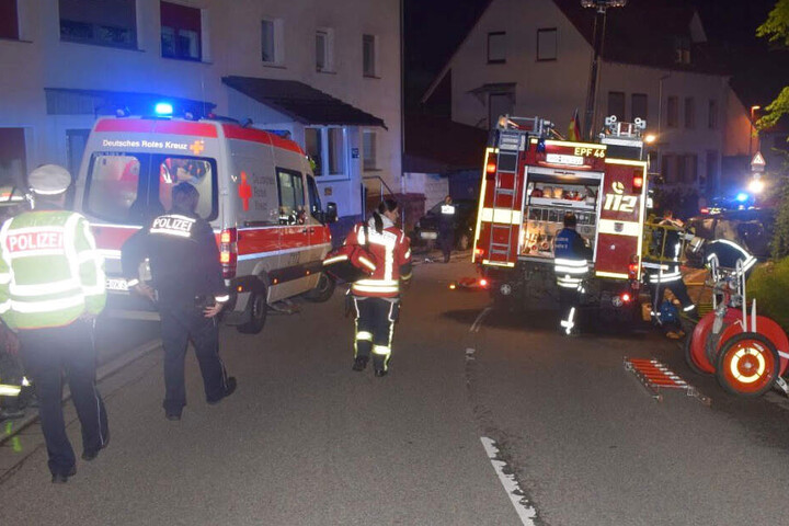 Einsatzkräfte in der Nacht vor Ort.