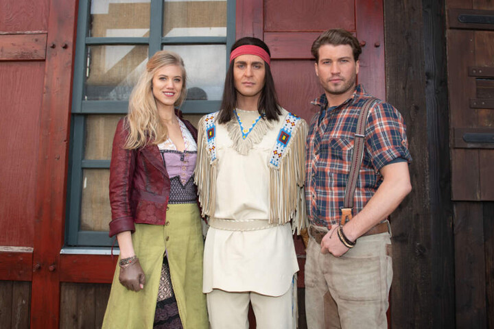 Prominente Unterstützung erhält Alexander Klaws (Mitte) von Ex-GNTM-Kandidatin Larissa Marolt und Ex-GZSZ-Schauspieler Raul Richter.
