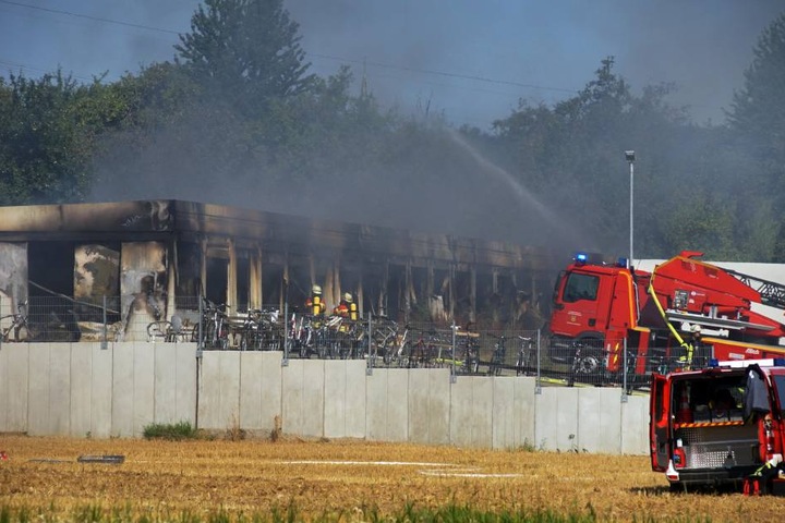 Warum das Feuer im Gebäude ausbrach, ist noch unklar.