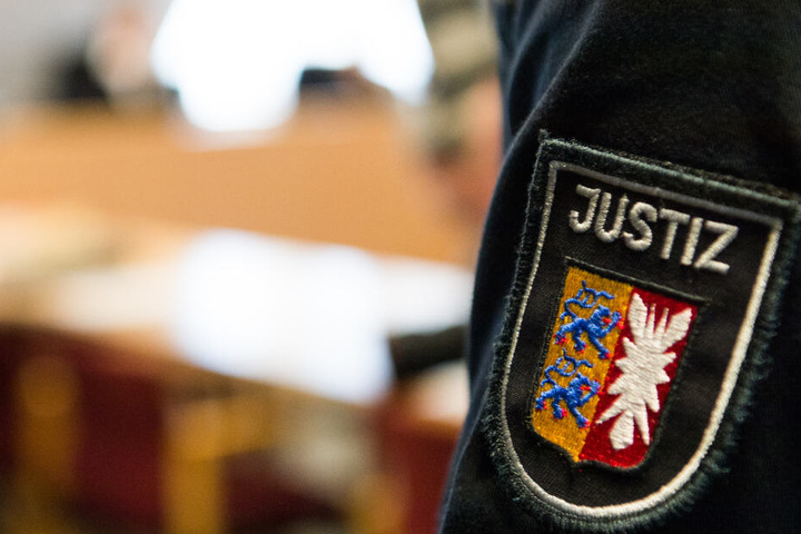 Der Angeklagte muss sich vor dem Kieler Landgericht verantworten.