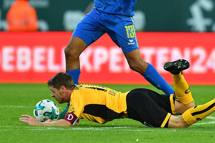 Andreas "Lumpi" Lambertz (unten) erlebte mit Dynamo zwar keine Bruchlandung, zufrieden war bei den Gastgebern mit dem Remis aber keiner.