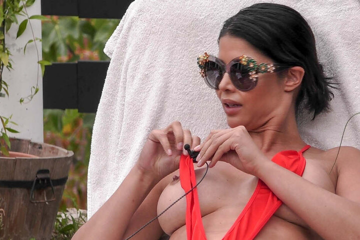Sie muss es wissen: Micaela Schäfer (34) wohnte mit den beiden im "Sommerhaus der Stars".