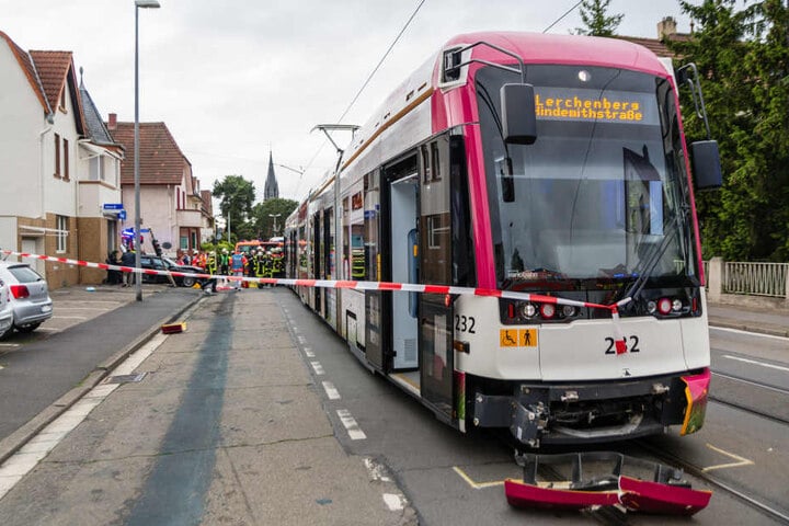 Der Tram-Fahrer kam mit leichten Verletzungen davon.