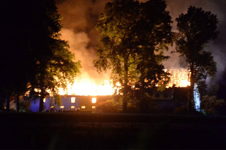 Der gesamte Hof brannte in diesem Inferno ab.