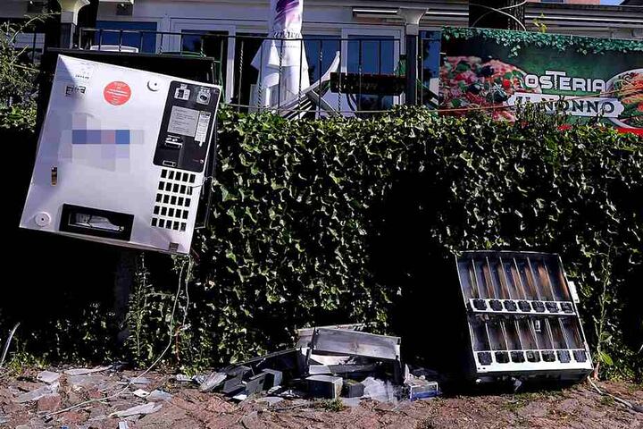 Der zerstörte Automat. Ob bei der Sprengung Kollateralschäden entstanden sind, ist unbekannt.