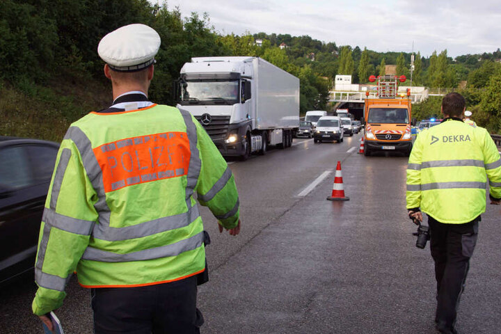 Der Verkehr wurde am Morgen über den Standstreifen an der Unfallstelle vorbei geleitet.