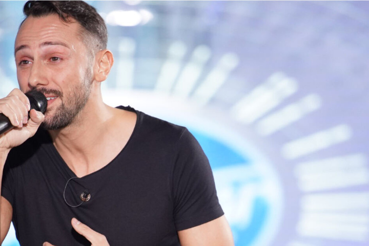 Jorgo sang bei seinem Auftritt bei DSDS "Hero" von Enrique Iglesias.