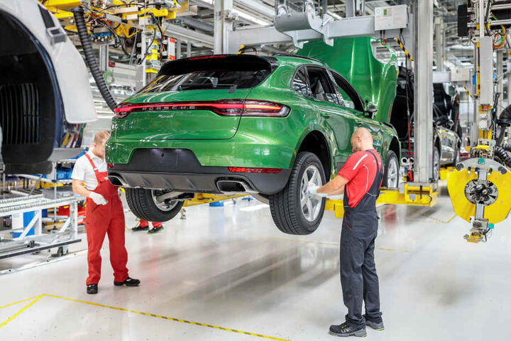 Das in Leipzig produzierte Verkaufsschlager-Modell Macan könnte einen Elektromotor bekommen.