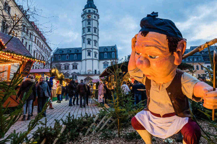 Direkt auf dem Markt vor dem Rathaus ist bis zum 23. Dezember täglich geöffnet.