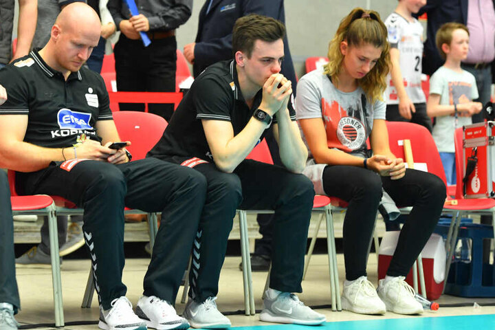 Nach dem letzten Spiel flossen auch bei Till Müller (Mitte) die Tränen.