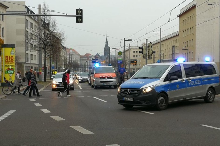 Der Verkehr wurde über das Waldstraßenviertel an der Unfallstelle vorbeigeleitet.
