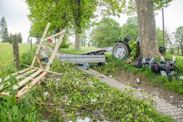 Sechs Personen wurden bei dem Unfall verletzt.