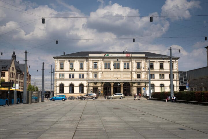 Wann bekommt der Chemnitzer Hauptbahnhof eine Fernverkehrsanbindung? Antworten soll es heute im Rathaus geben.