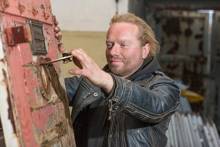 Für Ralph Schulz
(38) haben Knasttüren
eine persönliche
Bedeutung.