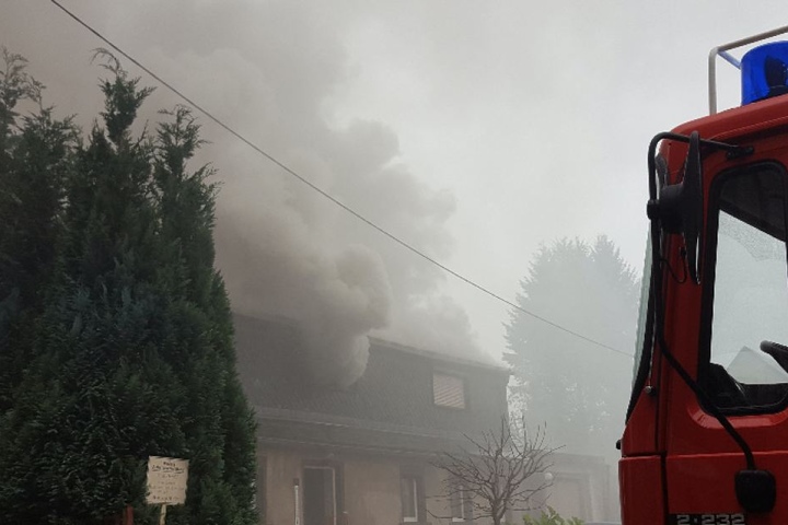 Ringenhain ist komplett in Rauch gehüllt.