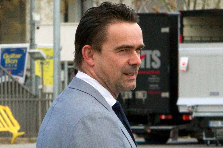 Marc Overmars, Sportdirektor von Ajax Amsterdam freut sich, dass sein Trainer bei anderen Teams gefragt ist. (Archivbild)