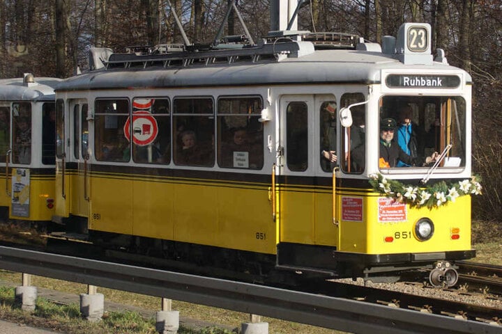 Die Bahn fährt jeden Sonntag zwischen Straßenbahnwelt und Ruhbank (Fernsehturm).