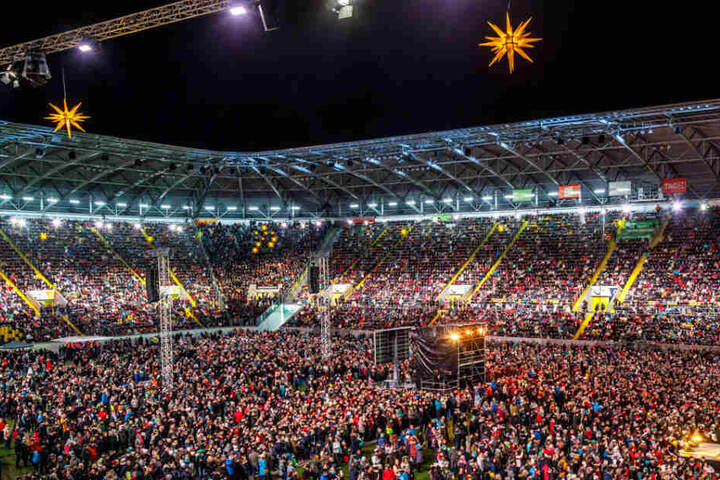 Auch in den vergangenen Jahren verzauberte der Kreuzchor im Stadion die Massen.