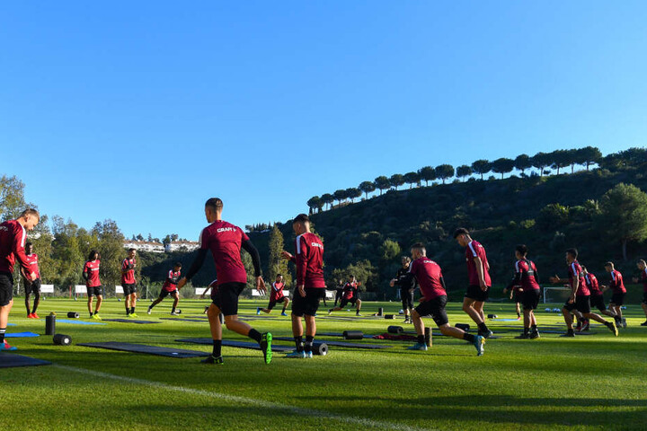 Gestern Nachmittag absolvierten die Dynamos unter Spaniens Sonne und strahlend blauem Himmel ihre erste Camp-Einheit.