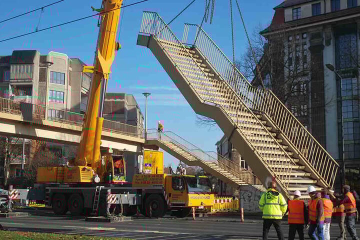 im kommenden Jahr soll dort eine Fußgänger-Ampel entstehen.