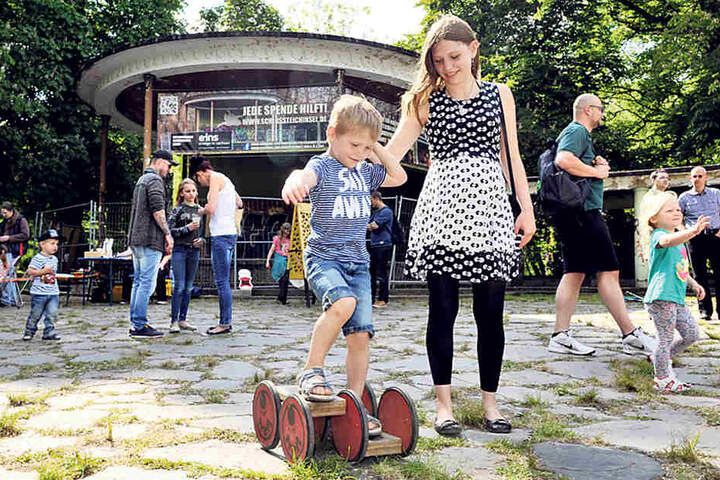 Mit einem Kinderfest auf der Schlossteichinsel zeigten Chemnitzer, wie
sie das Areal rund um den Pavillon beleben können.