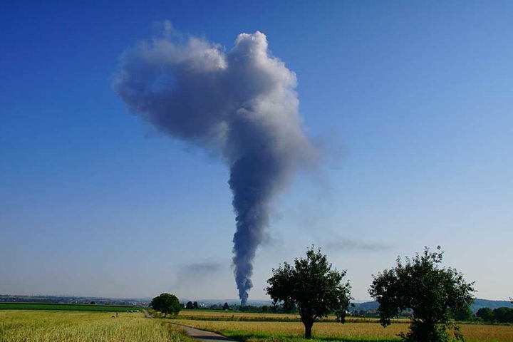 Die Rauchsäule war kilometerweit zu sehen.
