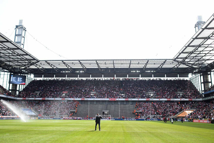 Bei einer Spielverlegung ins RheinEnergie-Stadion wäre der 1. FC Köln offiziell das Auswärtsteam.