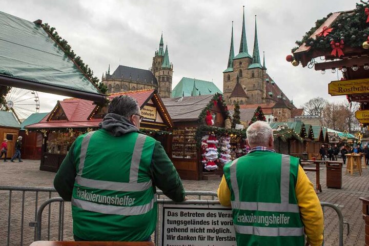 Der ganze Weihnachtsmarkt wurde bei der Übung gesperrt.