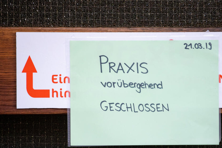 Das Foto zeigt den Eingang zur Logopädiepraxis des beschuldigten Sprachtherapeuten.