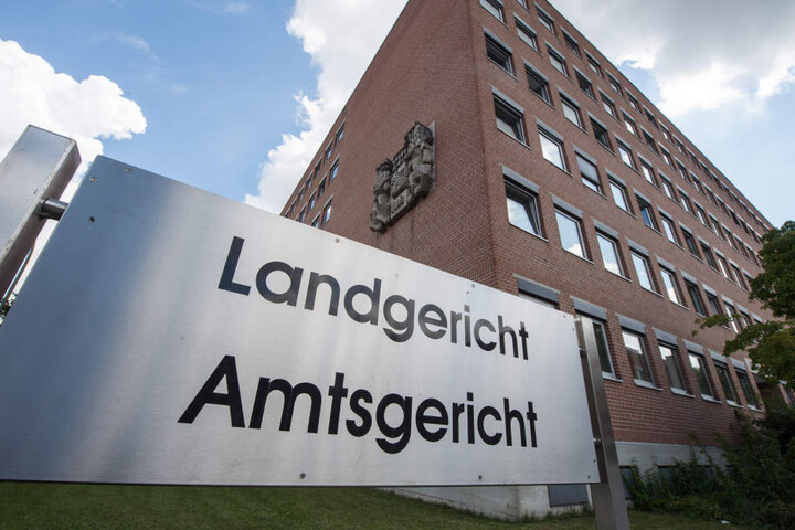 Der 22-Jährige wird vor dem Landgericht Landshut angeklagt. (Archivbild)