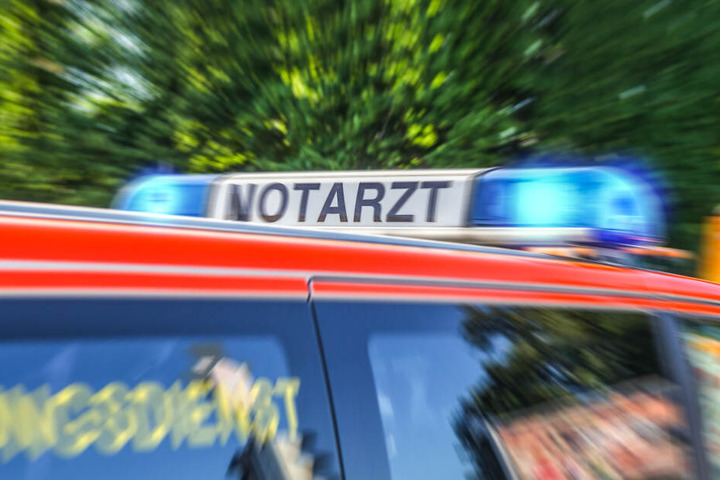 Alle vier Familienmitglieder mussten ins Krankenhaus gebracht werden. (Symbolbild)