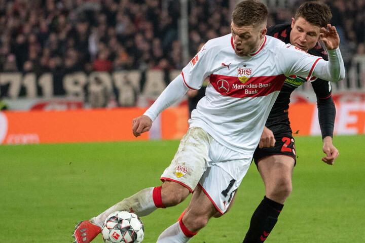 Alexander Esswein (am Ball) kam bisher in jedem Spiel der Rückrunde für den VfB Stuttgart zum Einsatz.