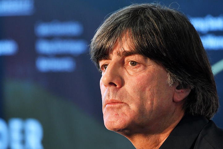 Bundestrainer Joachim Löw erfährt aktuell viel Gegenwind. Die richtungsweisenden Länderspiele gegen Serbien und in den Niederlanden werden mit Spannung erwartet.