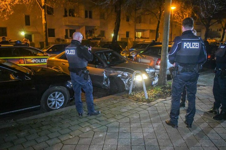 Dabei war ein Audi-Fahrer vor der Polizei geflohen, nachdem diese das Auto des Mannes kontrollieren wollten.