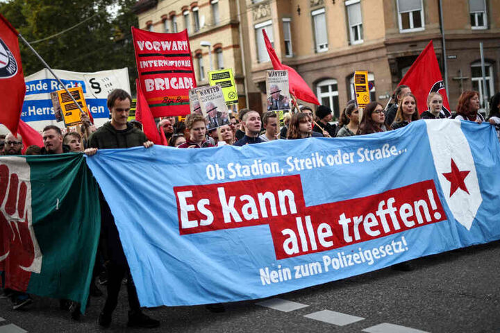 "Es kann alle treffen!", zeigten sich diese Demonstranten überzeugt.
