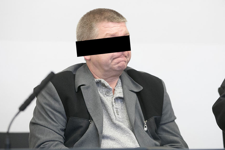 Ex-Schließer Ricardo F. (54) schmuggelte Handy, Zigaretten und Alkohol gegen Bezahlung in den Knast.