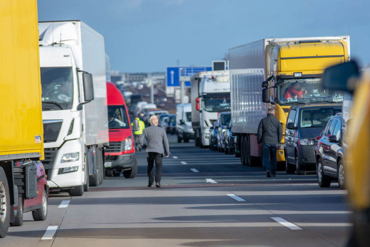 Die Autobahn musste über mehrere Stunden gesperrt werden.