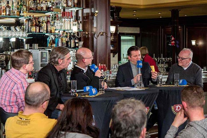 Sven Geisler, Ral Minge, Jens Umbreit, Christian Titz und Roland Zorn blickten in einer gesellige Runde auf das Fußballjahr zurück.