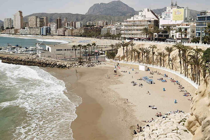Ob die Spieler den Strand in Benidorm an der Costa Blanca zu sehen bekommen, hängt wohl auch von der Leistung im Trainingslager ab.