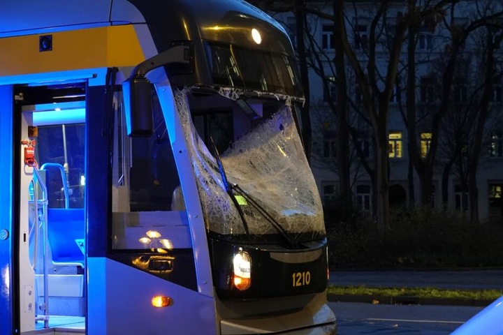 An beiden Fahrzeugen entstand hoher Sachschaden.