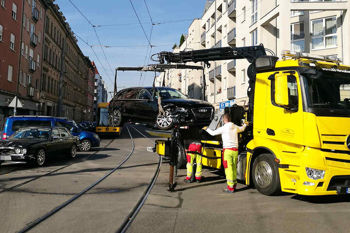 Beide Autos mussten abgeschleppt werden.